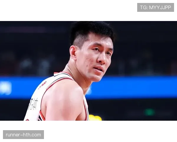 郭艾伦喝个奶茶都要被拍，这日子过得比顶流还顶流